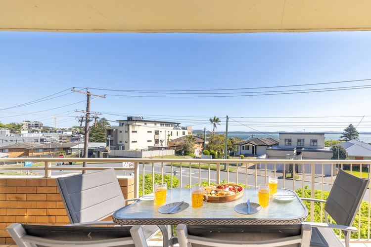 Yarramundi, 4/47 Magnus Street – air conditioned unit with air con, wi-fi, water views and close to town