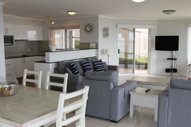 The Clippers, 1/131 Soldiers Point Road – fabulous waterfront unit