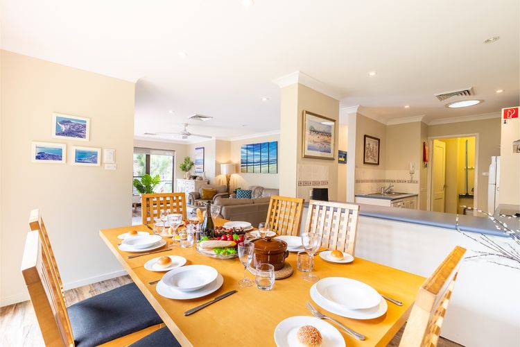 Bay Parklands, 49/2 Gowrie Ave – ducted aircon, WIFI, views, pool, tennis