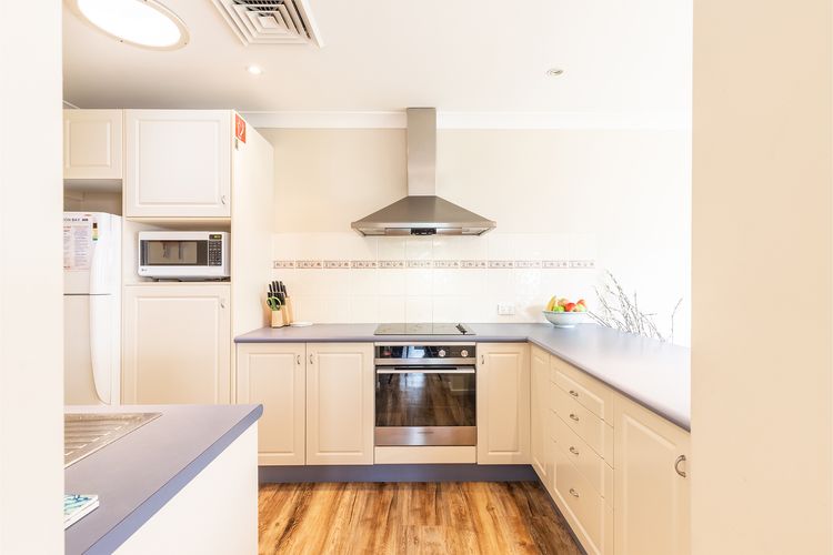 Bay Parklands, 49/2 Gowrie Ave – ducted aircon, WIFI, views, pool, tennis