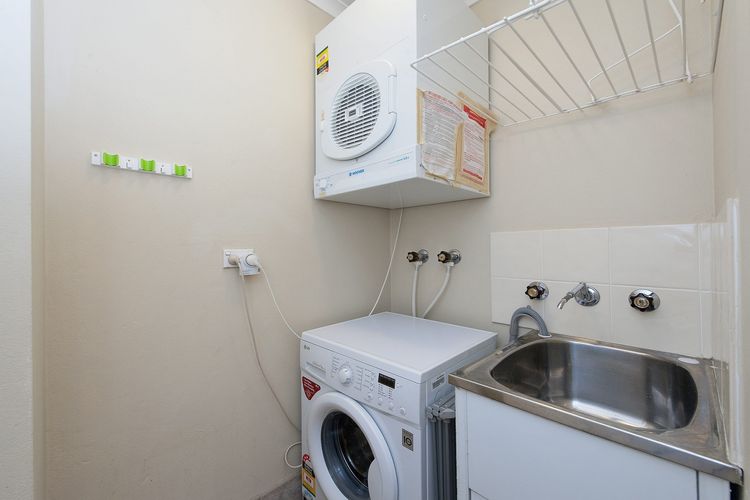 Bay Parklands, 49/2 Gowrie Ave – ducted aircon, WIFI, views, pool, tennis