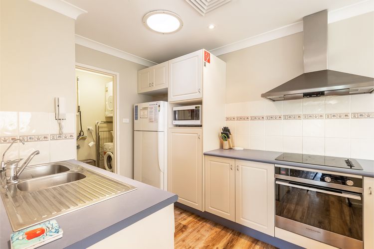 Bay Parklands, 49/2 Gowrie Ave – ducted aircon, WIFI, views, pool, tennis