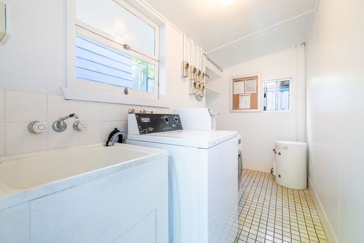 Bayside, 5/21 Victoria Parade – Unit in unbeatable location, with linen and bed making and air conditioning