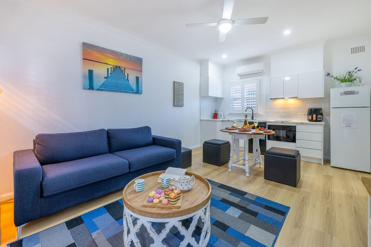 Bayside, 5/21 Victoria Parade – Unit in unbeatable location, with linen and bed making and air conditioning