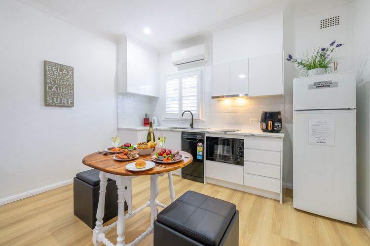 Bayside, 5/21 Victoria Parade – Unit in unbeatable location, with linen and bed making and air conditioning