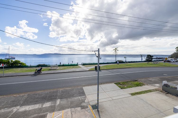 Bayside, 5/21 Victoria Parade – Unit in unbeatable location, with linen and bed making and air conditioning