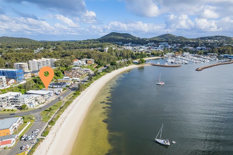 Bayside, 5/21 Victoria Parade – Unit in unbeatable location, with linen and bed making and air conditioning