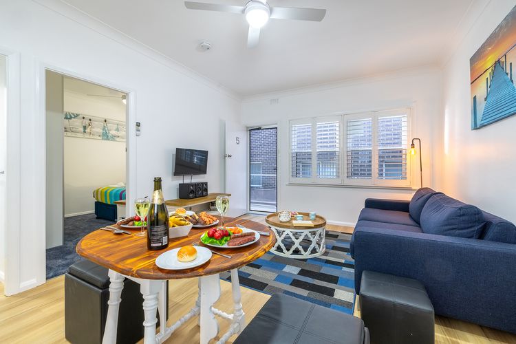 Bayside, 5/21 Victoria Parade – Unit in unbeatable location, with linen and bed making and air conditioning