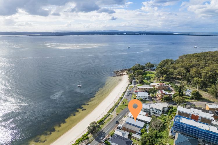 Bayside, 5/21 Victoria Parade – Unit in unbeatable location, with linen and bed making and air conditioning
