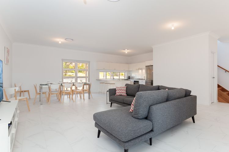 5 Bent Street – huge house with Foxtel & Aircon