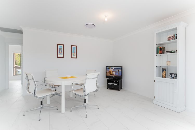 5 Bent Street – huge house with Foxtel & Aircon