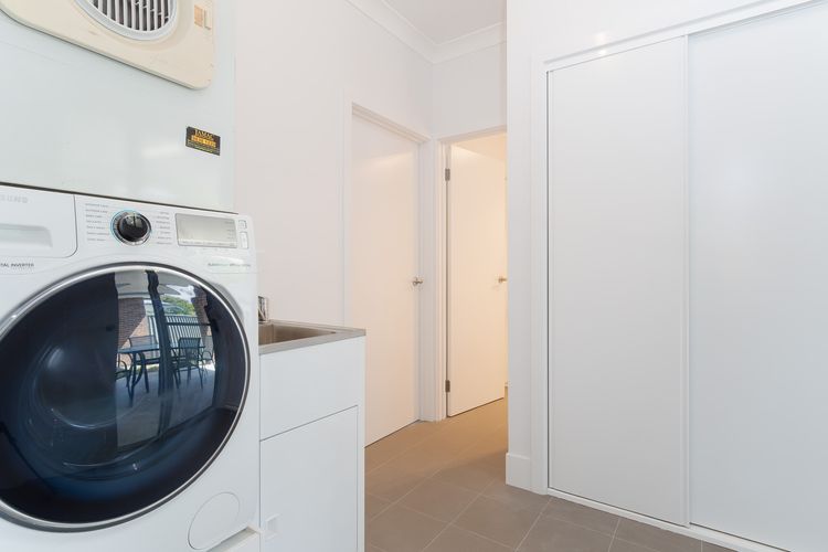 5 Bent Street – huge house with Foxtel & Aircon