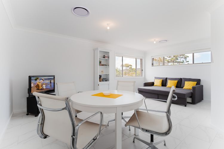 5 Bent Street – huge house with Foxtel & Aircon