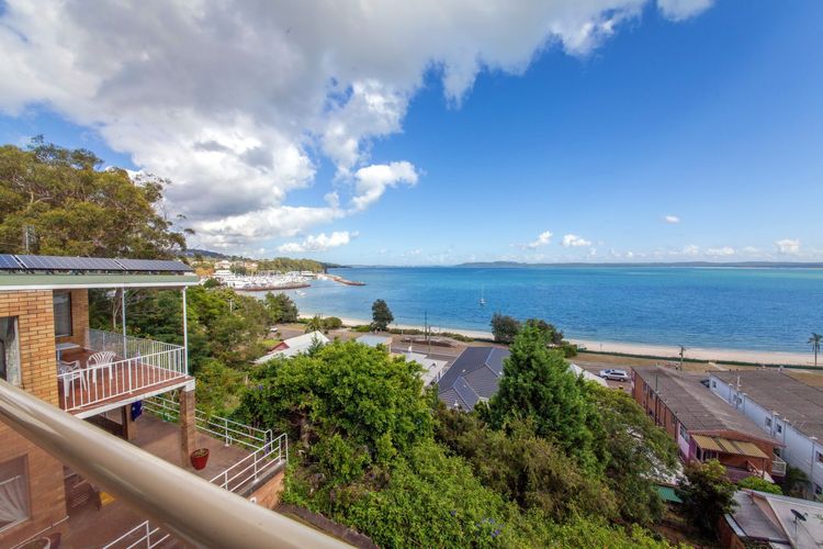 Quarterdeck, 5/12 Magnus Street – panoramic water views & close to town