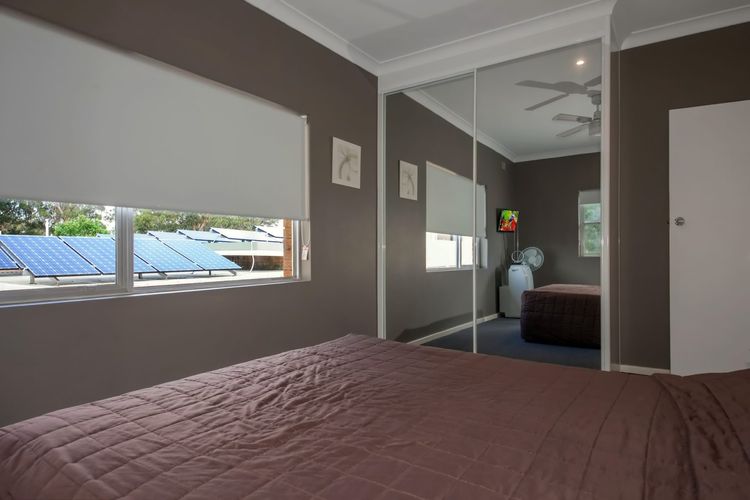 Quarterdeck, 5/12 Magnus Street – panoramic water views & close to town