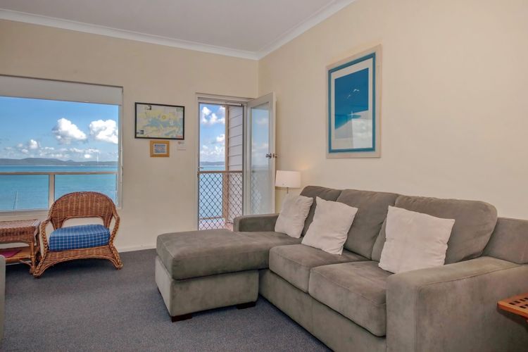 Quarterdeck, 5/12 Magnus Street – panoramic water views & close to town