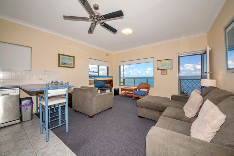 Quarterdeck, 5/12 Magnus Street – panoramic water views & close to town