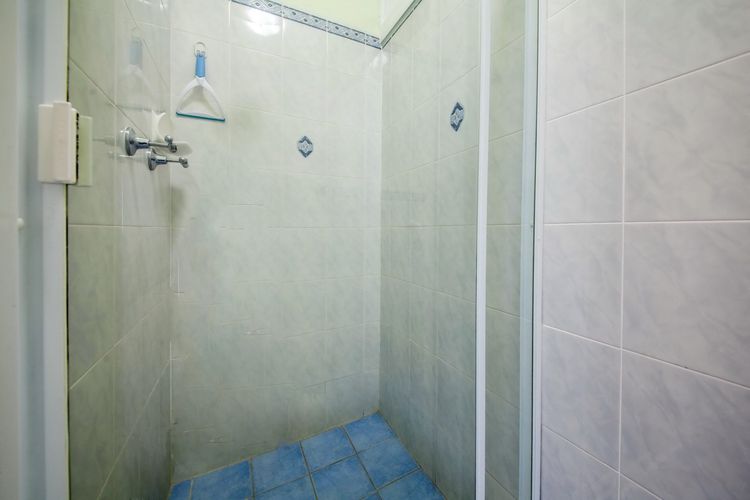 Quarterdeck, 5/12 Magnus Street – panoramic water views & close to town