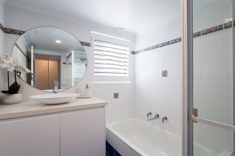 The Poplars, 1/36 Magnus St – Delightful unit with panoramic water views, pool, Linen, Aircon & WIFI