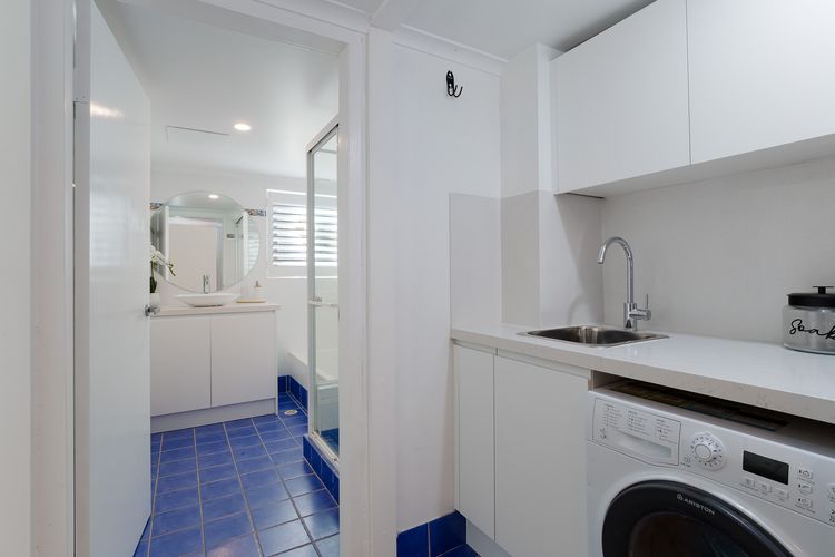The Poplars, 1/36 Magnus St – Delightful unit with panoramic water views, pool, Linen, Aircon & WIFI
