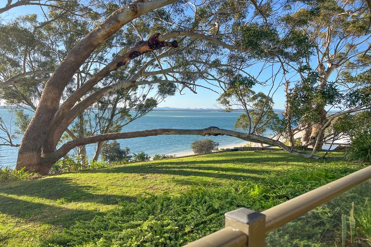 The Poplars, 1/36 Magnus St – Delightful unit with panoramic water views, pool, Linen, Aircon & WIFI