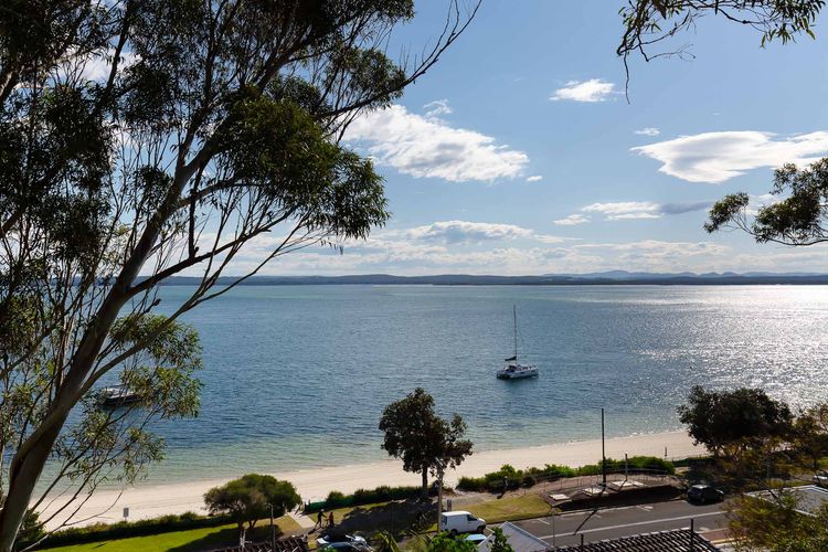 The Poplars, 1/36 Magnus St – Delightful unit with panoramic water views, pool, Linen, Aircon & WIFI