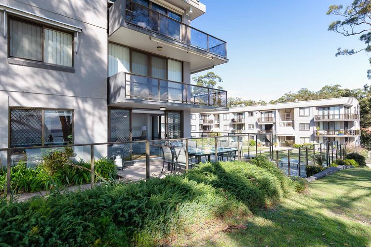The Poplars, 1/36 Magnus St – Delightful unit with panoramic water views, pool, Linen, Aircon & WIFI