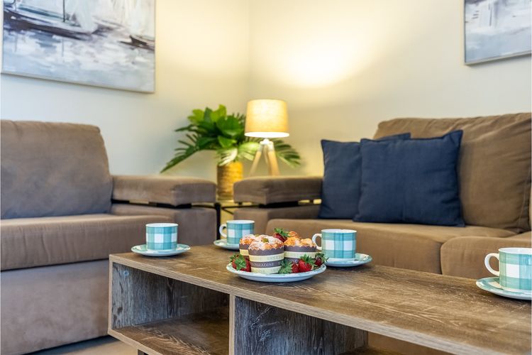 Shoal Towers, 5/11 Shoal Bay Rd – Air Conditioned + WIFI – fantastic location with water views