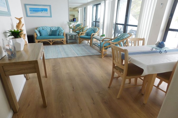 The Point, 5/5-7 Mitchell Street – large balcony with great water views