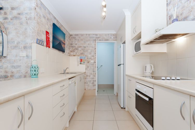 Bay Parklands, 54/2 Gowrie Avenue – air con, wifi, pool, tennis court,child friendly