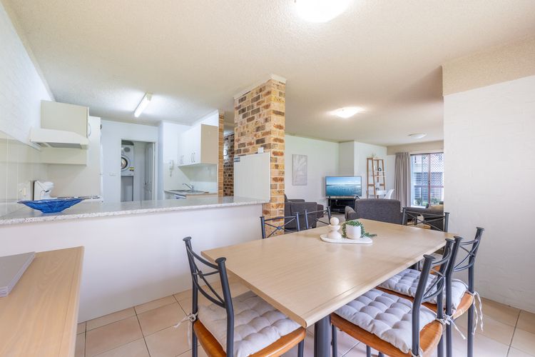 Bay Parklands, 56/2 Gowrie Ave – ground floor, air conditioned, wifi & Foxtel