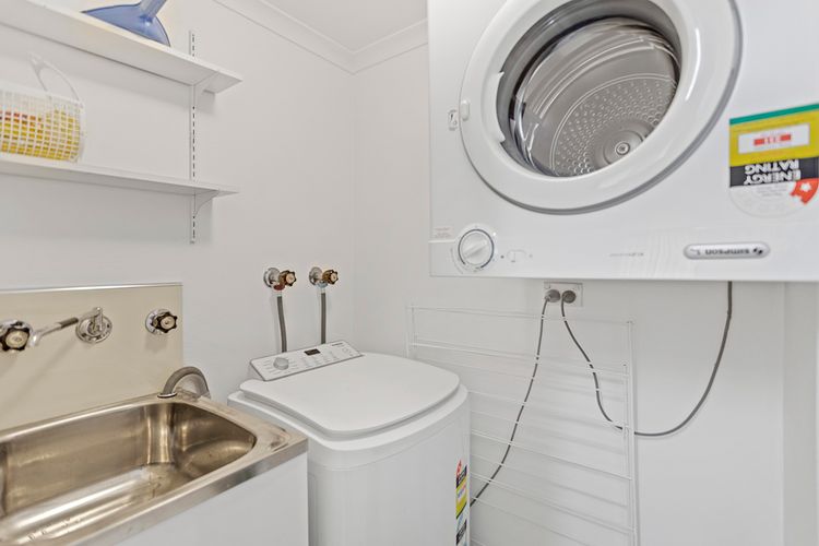 Bay Parklands, 56/2 Gowrie Ave – ground floor, air conditioned, wifi & Foxtel