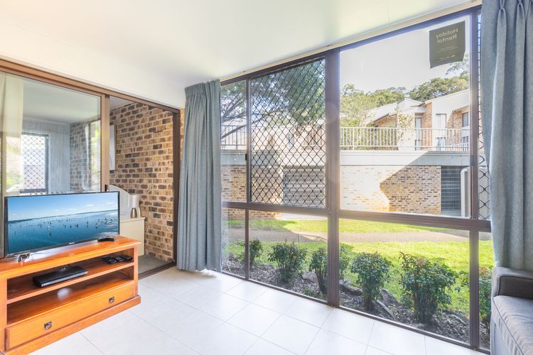 Bay Parklands, 56/2 Gowrie Ave – ground floor, air conditioned, wifi & Foxtel