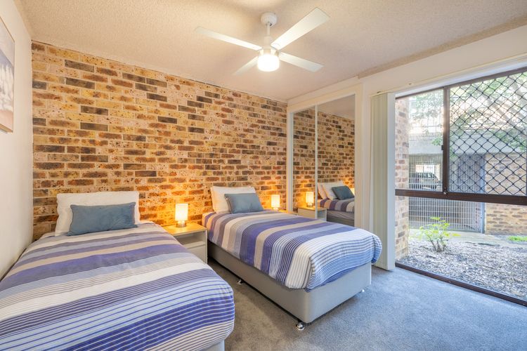 Bay Parklands, 56/2 Gowrie Ave – ground floor, air conditioned, wifi & Foxtel