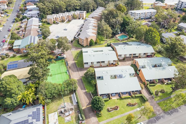 Bay Parklands, 57/2 Gowrie Ave – ground floor unit with pool, tennis court & aircon
