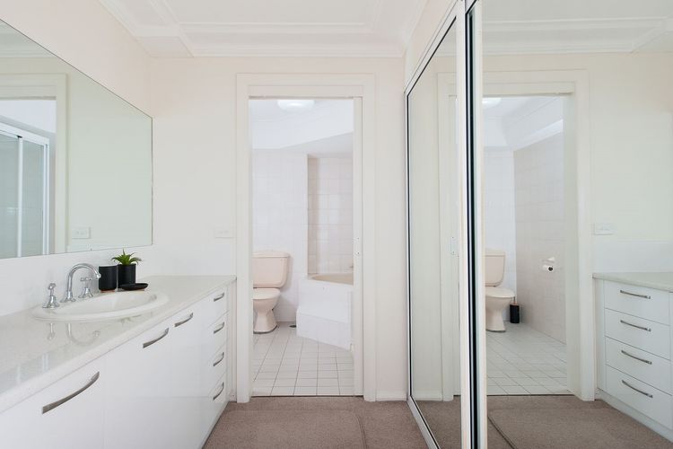 Florentine, 6/11 Columbia Close – stunning unit with sensational views