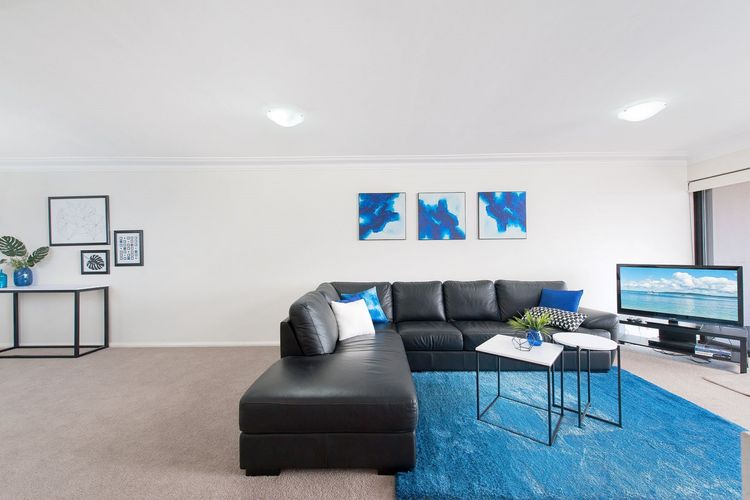 Florentine, 6/11 Columbia Close – stunning unit with sensational views