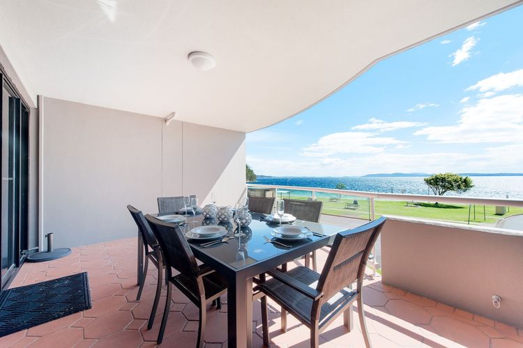 Florentine, 6/11 Columbia Close – stunning unit with sensational views