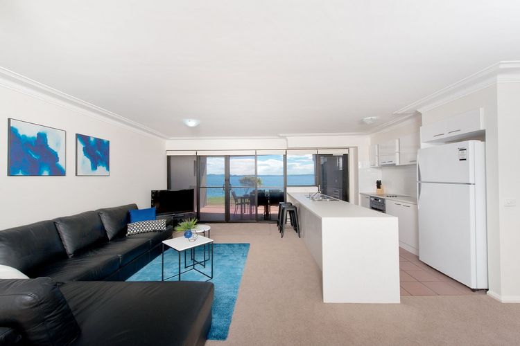 Florentine, 6/11 Columbia Close – stunning unit with sensational views