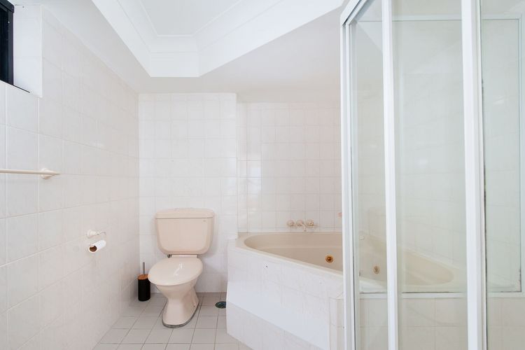 Florentine, 6/11 Columbia Close – stunning unit with sensational views