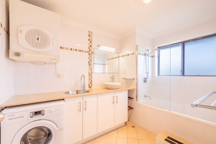 Intrepid, 6/3 Intrepid Close – right on the waterfront