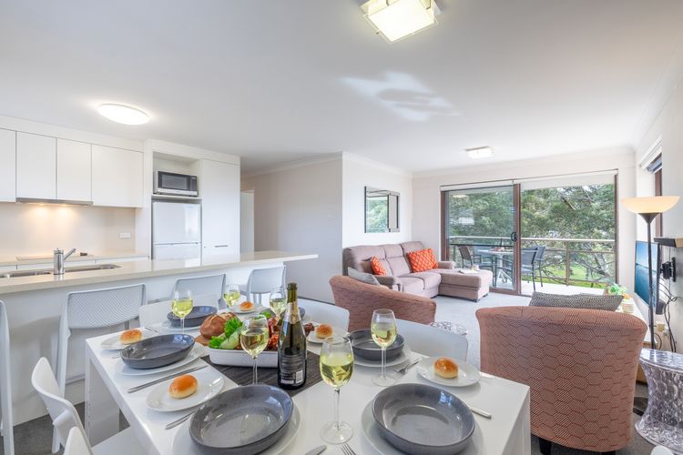 Intrepid, 6/3 Intrepid Close – right on the waterfront