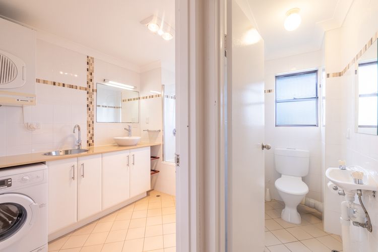 Intrepid, 6/3 Intrepid Close – right on the waterfront