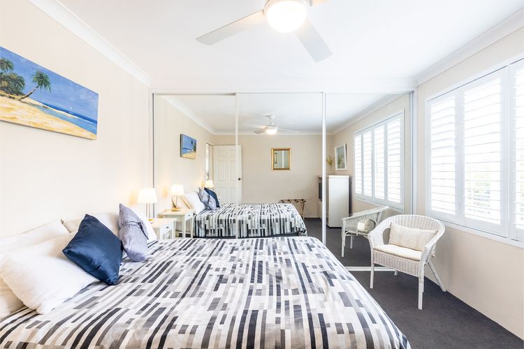 Laman Lodge, 6/15 Laman Street – Air Conditioned unit with spectacular views and free Wi-Fi