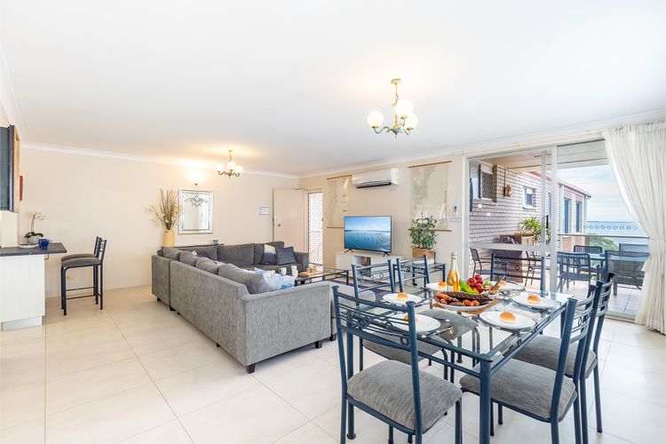 Laman Lodge, 6/15 Laman Street – Air Conditioned unit with spectacular views and free Wi-Fi