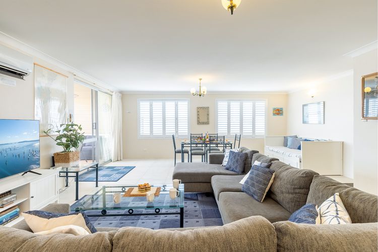 Laman Lodge, 6/15 Laman Street – Air Conditioned unit with spectacular views and free Wi-Fi