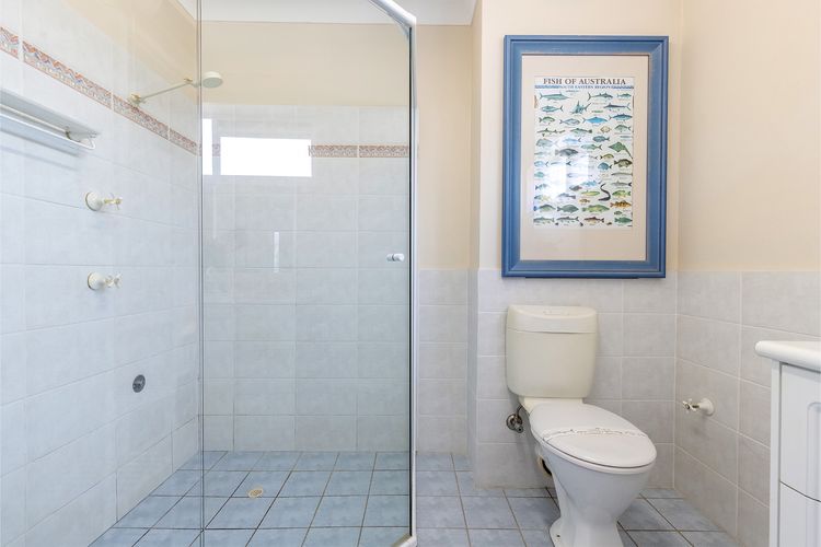 Laman Lodge, 6/15 Laman Street – Air Conditioned unit with spectacular views and free Wi-Fi