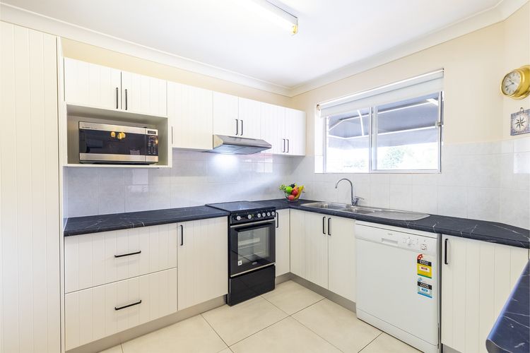 Laman Lodge, 6/15 Laman Street – Air Conditioned unit with spectacular views and free Wi-Fi