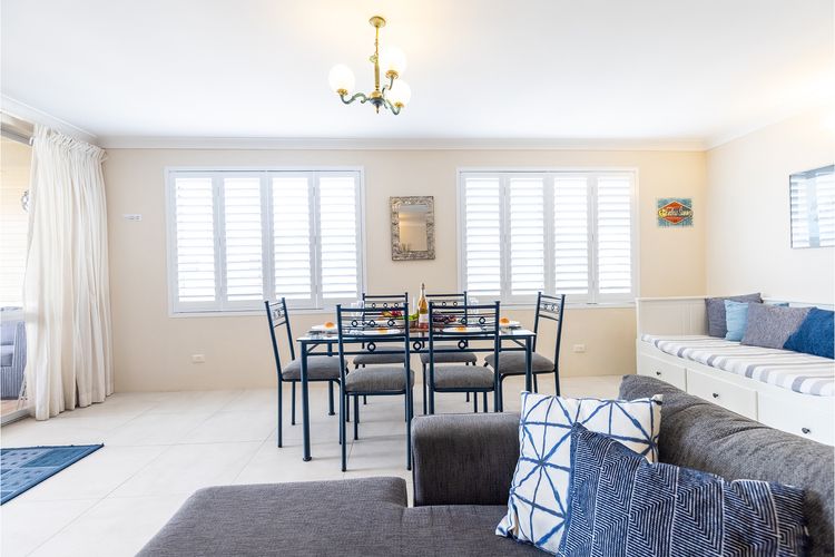 Laman Lodge, 6/15 Laman Street – Air Conditioned unit with spectacular views and free Wi-Fi