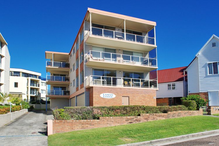 Laman Lodge, 6/15 Laman Street – Air Conditioned unit with spectacular views and free Wi-Fi